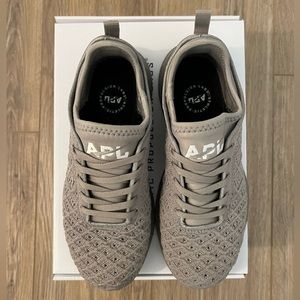APL Women's TechLoom Phantom Sneaker 6.5 Gray